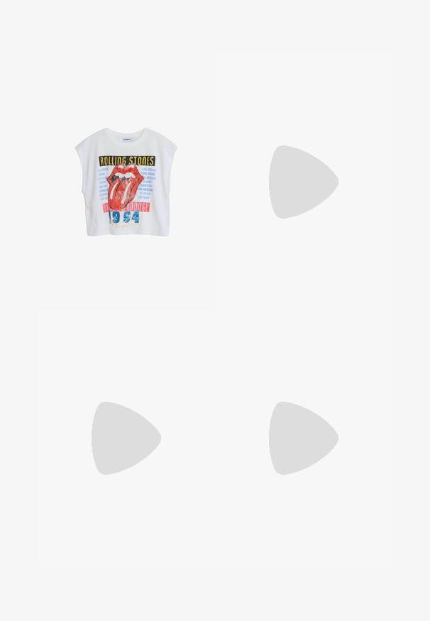 Valkoinen lyhyt cropped-t-paita, jossa on Rolling Stones -graafinen printti, mikä sisältää punaiset huulet, kaupunkinimiä ja "1994" sinisellä, suunniteltu rentoon istuvuuteen ja hihattomiin hihoihin.; Mustat joogahousut korkealla vyötäröllä, joustavasta kankaasta valmistettu. Ominaisuuksiin kuuluu levenevä muotoilu ja pieni Nike-logo vyötäröllä.; Harmaat urheilukengät, joissa on verkkomateriaalia ja mokkanahkaa, valkoiset nauhat ja musta pohja. Ominaisuuksiin kuuluu suuri "N"-logo ja pehmustettu kaulus.; Vihreä kuvioitu bandana, jossa on valkoisia paisley-muotoja ja kukkaaksentteja, viimeistelty reunastaan. Valmistettu pehmeästä kankaasta.