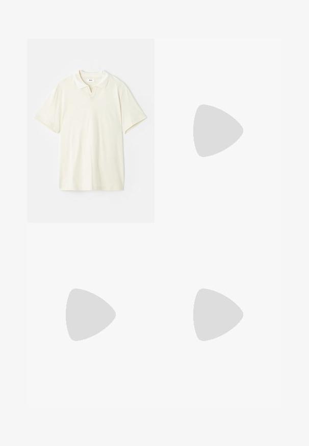 Kremfarget polo skjorte med klassisk krage, korte ermer og en lett v-splitt ved halsåpningen. Glatt tekstur og minimal design.; Svart linbukse med rett passform, med kneppestykke og uten synlige mønstre, glatt tekstur og standard lommer.; Filling Pieces MONDO SQUASH - Joggesko - brown; Tiger of Sweden BOSUN - Stresskoffert - brown