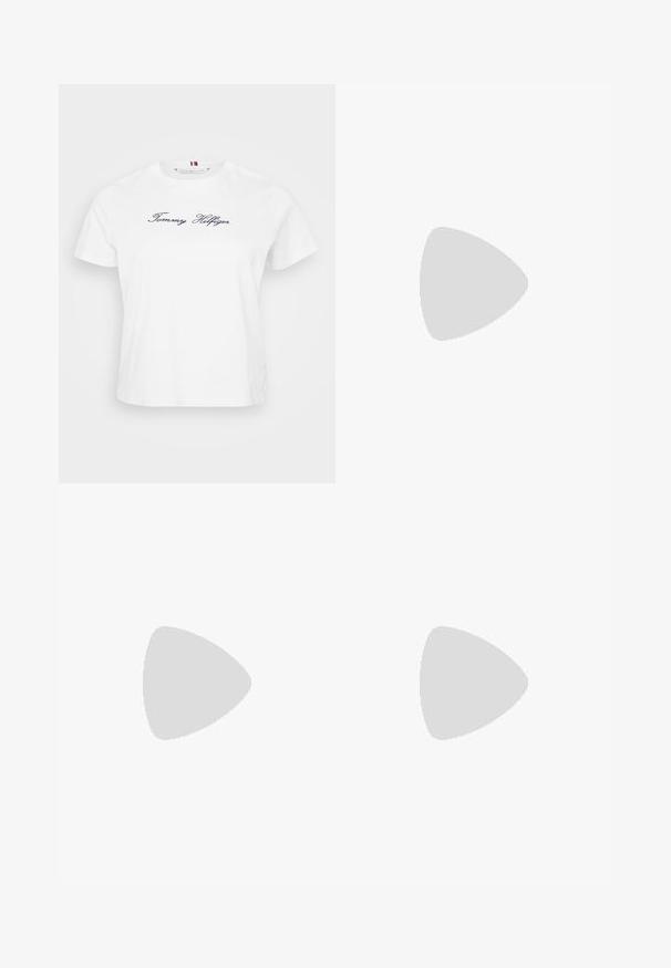Biała bawełniana koszulka z krótkim rękawem, z naszytym niebieskim logo "Tommy Hilfiger" z przodu. Okrągły dekolt.; Khaki szorty wykonane z miękkiej bawełnianej tkaniny, z prostym krojem nogawek, zapięciem na guzik i przednimi kieszeniami.; Buty biegowe mają srebrno-białą siateczkową cholewkę z zielonym akcentem. Podeszwa jest masywna i teksturowana, zaprojektowana z myślą o amortyzacji i wsparciu.; Okrągłe okulary przeciwsłoneczne z ciemnoszarymi soczewkami, cienką srebrną metalową oprawką i czarnymi zausznikami z gumowymi końcówkami. Prosty design bez wzorów i akcentów.