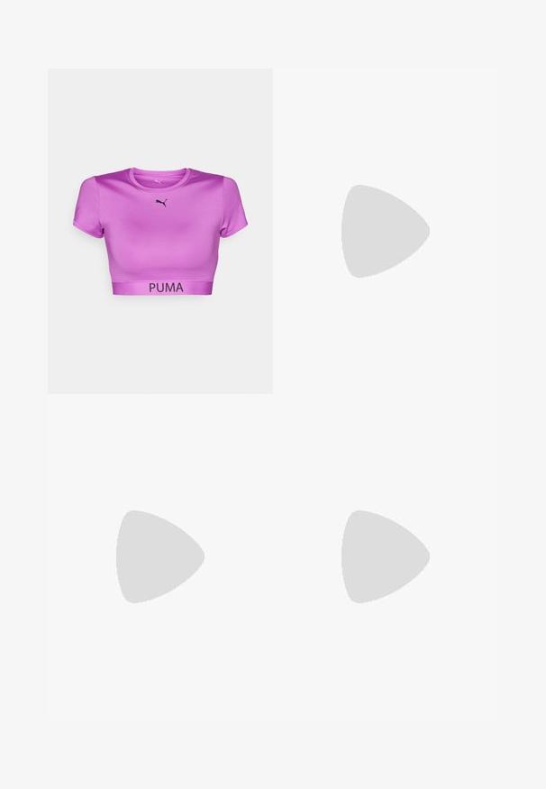 Violets krāsas sporta tops ar īsām piedurknēm, izgatavots no gludas auduma, ar apaļu kakla izgriezumu, melnu Puma logo uz krūšu daļas un ar zīmola jostu.; Izplestās sporta bikses dziļi purpura krāsā ar kontrastējošiem gaiši oranžiem sānu paneļiem un potīšu šķēlumiem, kas izstrādātas ērtībai un mobilitātei.; Baltie platformas tenisa apavi ar melniem akcentiem, teksturēts augšdaļa, apaļa purngala forma un plakana zole. Apvienoti ar baltām zeķēm ar melnām svītrām.; Melnā rokassoma ar mīkstu, teksturētu materiālu. Izceļas ar viļņotu dizainu, vienu plecu siksnu un smalku logo detaļu priekšpusē.