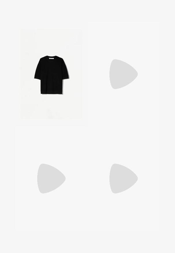 Bershka Basic T-shirt - black; Nike Sportswear CLUB - Tracksuit bottoms - dark grey heather; White athletic sneakers featuring a mesh upper with leather accents, textured rubber sole, and a chunky design with notable contours.; Pier One by Zalando UNISEX - Cross body bag - beige