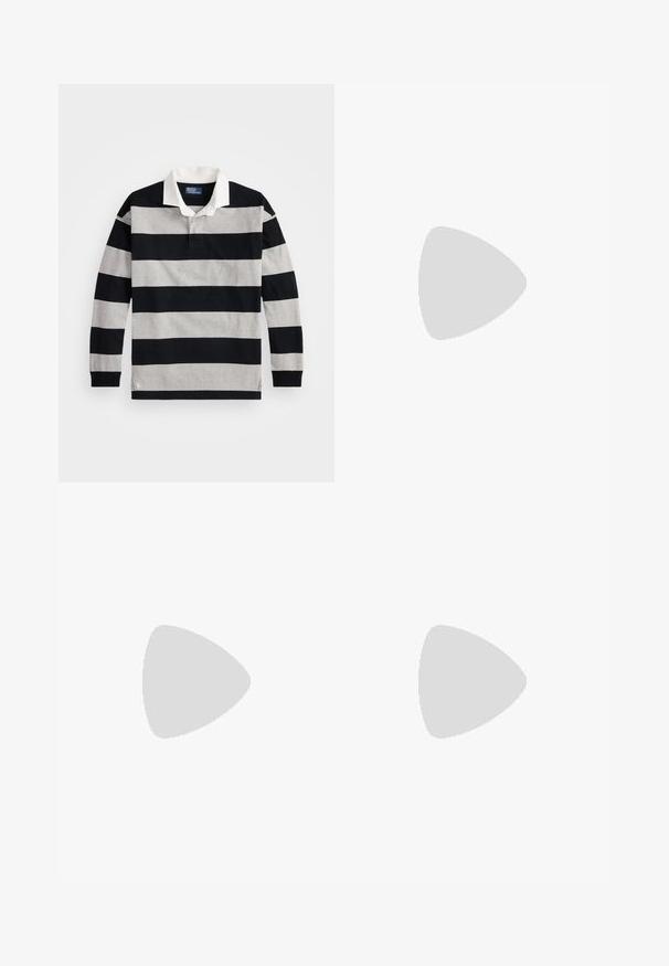 Camisa polo de manga larga a rayas negras y grises con un collar blanco y un pequeño logo en el dobladillo inferior. Material de algodón suave.; Pantalones cortos deportivos negros hechos de una mezcla de algodón. Cuentan con una cinturilla elástica con cordón, bolsillos laterales y un pequeño parche con el logo.; Zapato de vestir de cuero negro con punta redonda, diseño con cordones y un tacón bajo apilado. Textura lisa con detalles de costura mínimos.; Collar de cadena de plata que presenta un colgante detallado en forma de planeta, adornado con pequeños acentos y patrones intrincados.