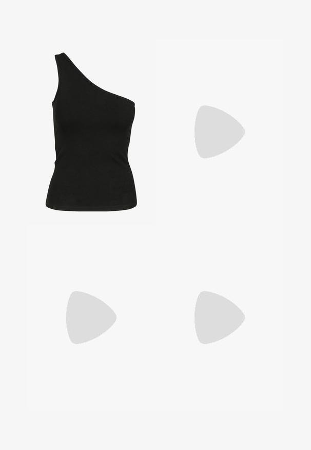 Crni top bez rukava s jednim ramenom izrađen od glatkog materijala, s odrezanim siluetom i čistim, šivenim izrezom. Nema vidljivih uzoraka ili naglasaka.; Crne široke hlače napravljene od glatkog, sjajnog materijala s elastičnim pojasom i bez vidljivih džepova ili metalnih detalja.; Crne kožne cipele na petu s glatkom teksturom, otvorenim prstima, širokim trakama i ravnim gumenim đonom.; Crne pravokutne sunčane naočale s tamnim lećama i debelim mat okvirima. Naočale su lagano sužene s glatkom teksturom.