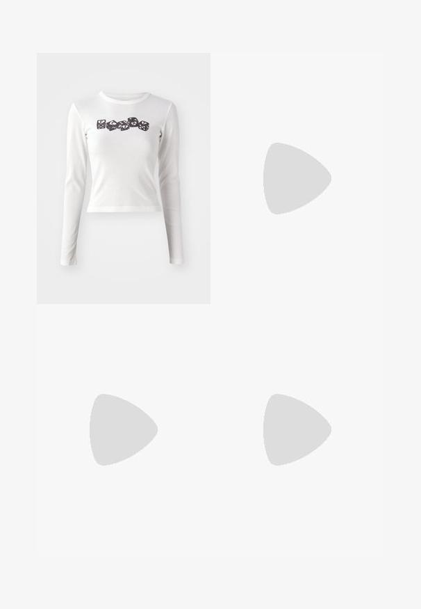 Pitkähihoinen valkoinen paita pehmeästä kankaasta, jossa on musta noppakuosi kirjaimilla. Slim fit -malleissa on pyöreä kaula-aukko ja keskipituisuus.; Mustat mini-hameet, joissa on sileä rakenne, A-linjainen muoto ja kaareva helma. Takana on vetoketju kiinnitystä varten, ei lisäkuvioita tai koristeita.; Vaaleanbeige flip-flop, jossa on teksturoitu pohja, litteä pohja ja ohuet, kiiltävät hihnat. Hihnassa on hienovarainen brändäys.; Ruskea nahkainen käsilaukku, jossa on ainutlaatuinen kolmion muotoinen taitosdesign, yläkahva ja irrotettava olkahihna valkoisella taustalla.