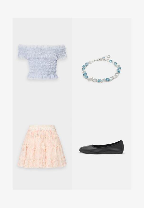 Top azzurro chiaro off-the-shoulder realizzato in tessuto arricciato, con bordi arricciati e un design testurizzato arricchito da morbidi e delicati dettagli.; Needle & Thread DITSY SMOCKED MICRO MINI SKIRT - Minigonna - moonshine pink; Pantofole da balletto nere in pelle con punta arrotondata, texture liscia, dettagli di cucitura minimi e design con suola flessibile.; Bracciale in tonalità argento caratterizzato da gemme blu e trasparenti di varie forme, tra cui ovali e rettangolari, collegate tra loro con un gancio a molla.