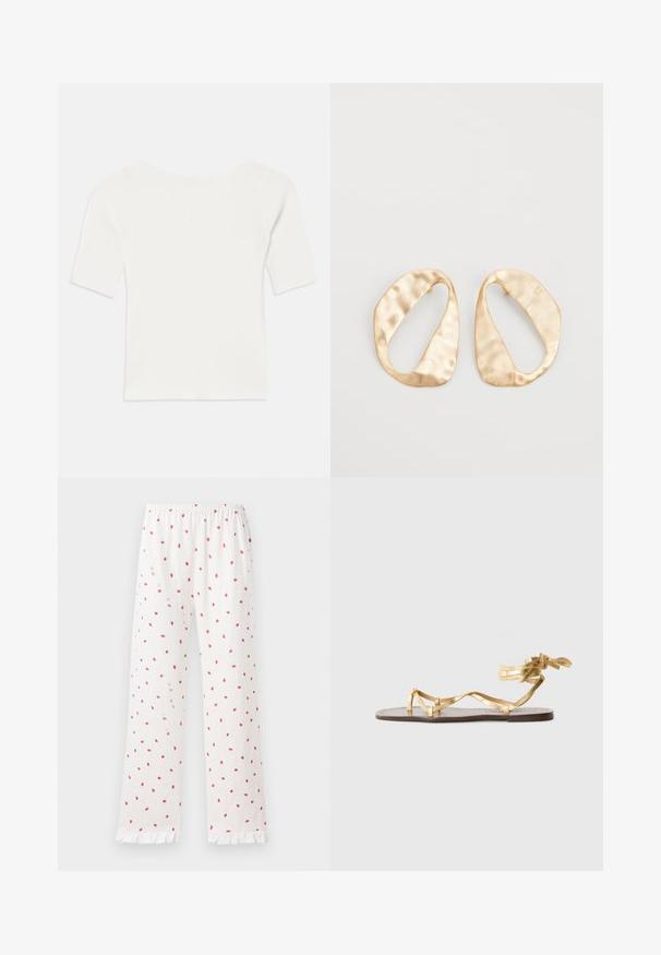 Top scurt cu mânecă scurtă, alb, cu decolteu larg. Textura are dungi verticale, evidențiind o potrivire strânsă și un design simplu.; Pantaloni de pijama albi cu imprimeuri mici roșii de căpșuni, talie elastică și tiv cu volănașe. Materialul pare moale și ușor.; Sandală plată cu un finisaj metalic aurie, curele subțiri și închidere cu șnur. Talpa este din piele maro cu un design minimal.; O pereche de cercei din metal de culoare aurie, cu formă ovală neregulată, având o suprafață texturată, ușor ciocănită, pe un fundal alb.