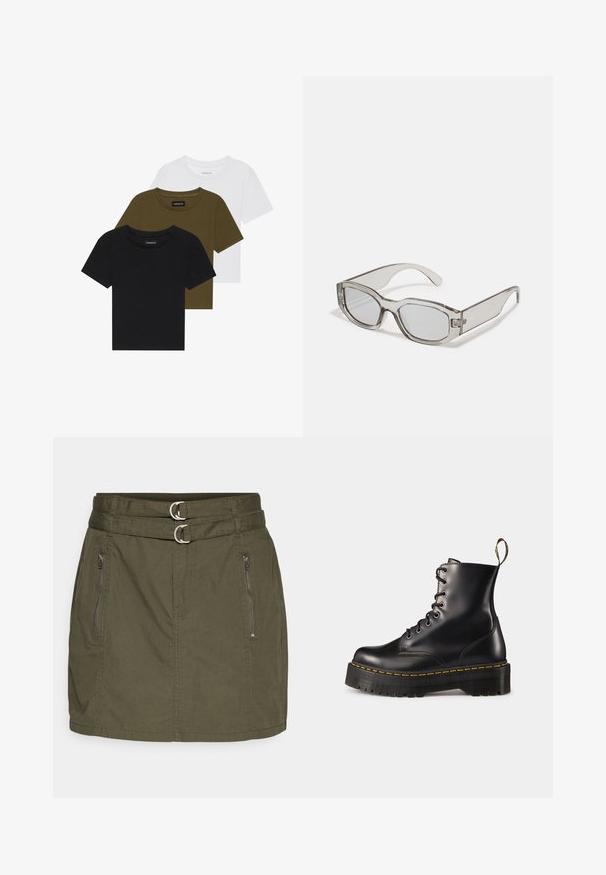 Tri majice s okruglim izrezom u crnoj, maslinastoj i bijeloj boji. Kratki rukavi, rebrasti izrez i prilagođen dizajn.; Maslinasto zeleni suknja s pojasom koji sadrži dva srebrna prstena, dva bočna džepa na zip, te ravni, krojeni dizajn.; Crne kožne čizme s vezanjem do članka, s debelim crnim potplatom i žutim šavom. Imaju traku za povlačenje na stražnjoj strani i okrugle metalne rupice.; Sive prozirne sunčane naočale pravokutnog oblika, s ravnim lećama i debelim ručkama. Imaju suptilan detalj na šarkama.