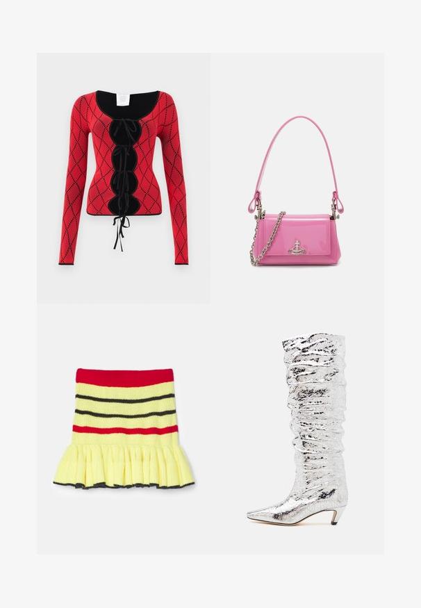Červený pletený sveter s dlhým rukávom, ktorý má diamantový vzor, čierne akcenty, okrúhly výstrih a predné šnurovanie s viazaním.; Pletená sukňa v žltej farbe s červenými, čiernymi a tmavošedými pruhmi. Má volánový lem a rebrovanú textúru v oblasti pásu.; Strieborná čižma po kolená s mierne zvrásnenou textúrou, špicatou špičkou a nízkym podpätkom. Vyrobená z lesklého materiálu s reflektívnym povrchom.; Ružový lesklý kožený kabelka s obdĺžnikovým tvarom, odnímateľným reťazovým popruhom a striebornými kovovými detailmi na prednej strane.