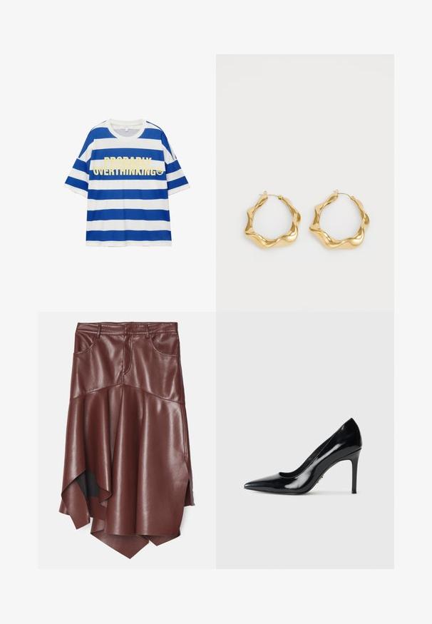 Bombažna majica s horizontalnimi modrimi in belimi črtami. Ima drzno rumeno besedilo "VERJETNO PREOBRAZLJAM" in grafiko nasmejanega obraza. Kratki rokavi.; Rjava umetno usnjena krila z razpršenim, asimetričnim robom, ki ima dve sprednji žep in gladko, sijočo teksturo.; Črne patentne usnjene visokotlačne čevlje s koničastim nosom in ozkim stiletto peto na enobarvni beli podlagi.; Zlate uhane iz kroga z valovitim, teksturiranim dizajnom. Imajo tanek zapiralo iz žice in polirano, odsevujočo površino.