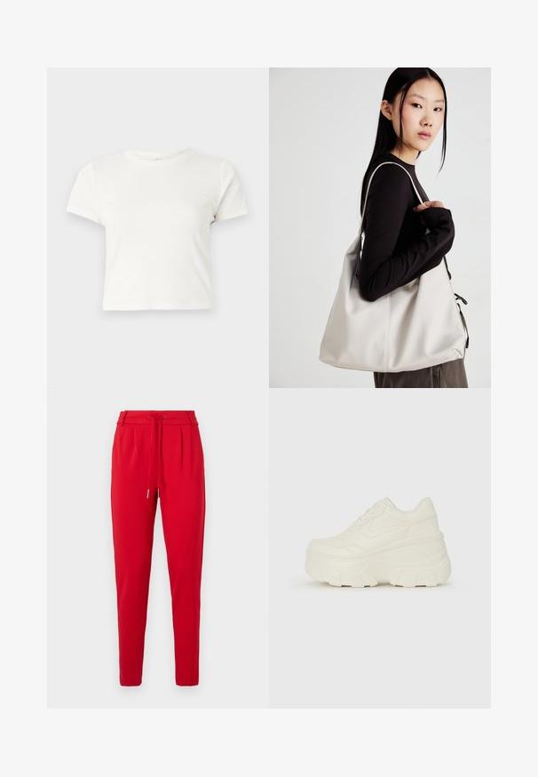 Rövid, fehér, pamut póló, rövid ujjakkal, kerek kivágással és egyenes szegéllyel, sima textúrával és letisztult dizájnnal.; Piros, fazonra szabott nadrág húzózsinórral a derekán és redőkkel elöl, fehér háttér előtt bemutatva.; Fehér platform sportcipők, sima bőrszerű felsőrésszel, kerek formával, párnázott bokával és texturált gumitalppal, jól definiált mintázattal.; Puha anyagból készült bézs kézitáska, laza dizájnnal, varrott részletekkel és két vállpánttal. Mindennapi használatra alkalmas.