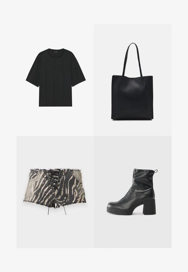 Sort kortærmet t-shirt lavet af bomuld. Har en rund hals, løs pasform og ren kant uden synlige mønstre eller hardware.; Denim shorts med et sort og beige zebrastrik, som har snørebånd foran, rå kant og lommer på hver side.; Sorte ankelstøvler lavet af glat læder, med en sidelukning, kraftig struktureret hæl og rundt tådesign.; Sort læder tote taske med glat tekstur, rektangulær form og to lange hanke. Ingen synlig hardware eller udsmykninger.