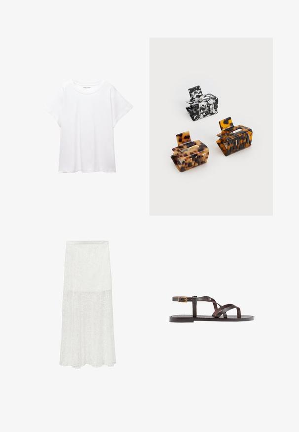 T-shirt bianco realizzato in un tessuto morbido e leggero. Presenta un collo rotondo e maniche corte e larghe con vestibilità morbida. Nessun motivo visibile.; Gonna maxi bianca in pizzo con motivi floreali discreti, tessuto semi-trasparente e silhouette a A. Vita elastica per il massimo comfort.; Sandal in pelle marrone con cinturini incrociati, chiusura con cinturino alla caviglia e suola piatta con dettagli di cucitura minimi.; Tre fermagli per capelli: uno marmorizzato bianco e nero, due tartarugati in tonalità di marrone e nero, tutti realizzati in plastica lucida con una finitura strutturata.