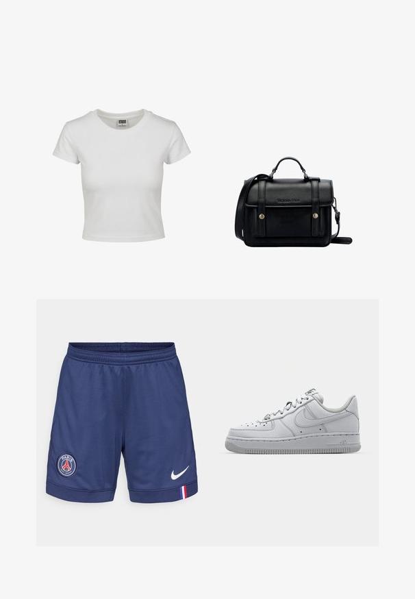 Bílý bavlněný tričko s klasickým kulatým výstřihem, krátkými rukávy a přiléhavým střihem. Žádné vzory ani akcenty nejsou viditelné.; Námořnické sportovní šortky vyrobené z prodyšné látky, s logem Paris Saint-Germain a bílým Nike swoosh na pravém dolním rohu.; Bílé kožené tenisky s nízkým designem, kulatou špičkou, perforovanými detaily a texturovanou gumovou podrážkou. Obsahují šedé akcenty na jazyku.; Černá kožená kabelka přes rameno se strukturovaným designem, vrchní rukojetí, nastavitelným popruhem, přední klopou a kovovými akcenty. Na přední straně obsahuje logo.