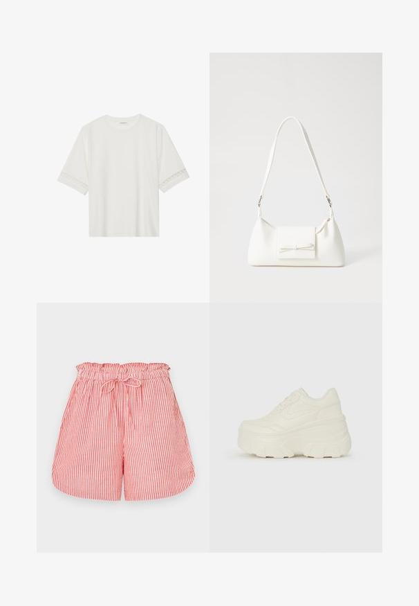 Fehér, rövid ujjas póló, pamutból készült, díszes csipkés szegéllyel az ujjak mentén és kerek nyakkivágással.; Piros és fehér csíkos rövidnadrág elasztikus derékrésszel és zsinórral. Kényelmes fazonú, sima tapintású.; Fehér platform sportcipők, sima bőrszerű felsőrésszel, kerek formával, párnázott bokával és texturált gumitalppal, jól definiált mintázattal.; Fehér szintetikus kézitáska, háromszög alakú, lapos előlap, masni részlettel, állítható pánttal, sima textúrával és minimalista dizájnnal.