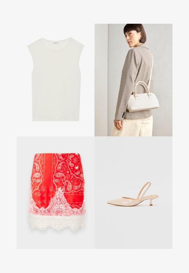 Weißes ärmelloses Top mit rundem Ausschnitt. Hergestellt aus glattem Stoff, hat es einen lässigen Schnitt und minimalistisches Design. Keine Muster oder Akzente.; Roter Minirock mit weißen Paisley- und mystischen Mustern, am Saum mit weißer floraler Spitze verziert.; Beige Lackleder Slingback-Pumps mit spitzem Vorderteil und einem schlanken, quadratischen Absatz. Glatte Textur und minimalistisches Design ohne Verzierungen.; Weiße strukturierte Handtasche mit kurzen Griffen und einem Schultergurt, ausgestattet mit goldfarbenen Hardware-Elementen und strukturiertem Material, vor einem grauen Hintergrund präsentiert.
