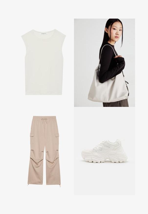 Witte mouwloze top met een ronde halslijn. Gemaakt van gladde stof, het heeft een losse pasvorm en een minimalistisch ontwerp. Geen patronen of accenten.; Beige cargobroek met een elastische tailleband, trekkoord, twee zijzakken en ritsen bij de enkels, gemaakt van zachte, gestructureerde stof.; Witte chunky sneakers met een textuur bovenwerk, meshpanelen en dikke rubberen zolen met een uitgesproken profiel. Inclusief veters en een aantreklip.; Beige handtas gemaakt van zacht materiaal, met een slonzig ontwerp, gestikte details en twee schouderbanden. Geschikt voor dagelijks gebruik.