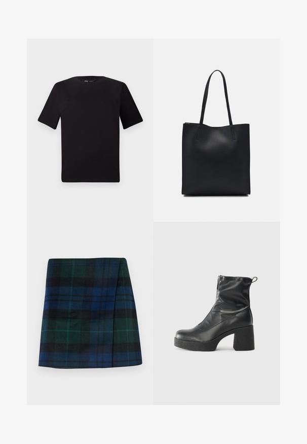 T-shirt preta de mangas curtas com decote redondo, feita de tecido de algodão suave. Design simples, sem logótipos ou padrões visíveis.; Saia xadrez em verde escuro, azul e preto, com corte reto, textura suave e forma estruturada.; Botas de tornozelo pretas feitas de couro liso, com fecho lateral, salto grosso texturizado e design de bico arredondado.; Bolsa tote preta em couro com textura lisa, forma retangular e duas alças longas. Sem hardware ou enfeites visíveis.