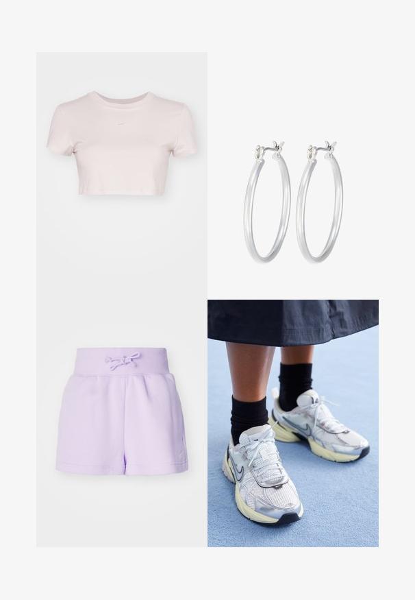 Kratka majica v svetlo rožnati barvi, izdelana iz mehke tkanine. Ima krojen izrez in kratke rokave ter majhen bel Nike logo na prsih.; Nike Sportswear SPORTSWEAR PHOENIX FLEECE - Kratke hlače - violet mist; Bele in srebrne Nike teniske z mrežasto tkanino, refleksnimi poudarki in bež podplatom. Nosi se z črnimi nogavicami, stoji na modri površini.; Srebrni obroči za ušesa z gladko, polirano površino. Okrogla oblika in varna zaponka s klikom. Lahka zasnova, primerna za vsakodnevno nošenje.