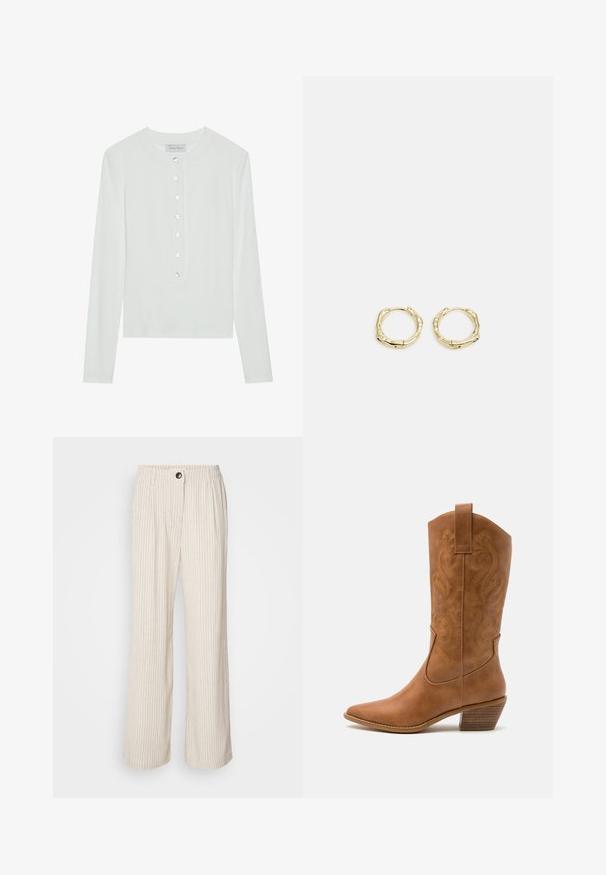 Valkoinen pitkähihaisella puserolla, joka on valmistettu ribbitetystä kankaasta. Puserossa on pyöreä pääntie ja kuuden läpinäkyvän napin pujotettu etuosa.; Vaaleanbeige leveälahkeiset housut, joissa on pystysuorat raidat, joustava vyötärö ja napitettava suljenta. Valmistettu teksturoidusta kankaasta rentoa istuvuutta varten.; Ruskean nahkainen cowboy-saapas, jossa on terävä kärki, brodeeratut pyörteiset kuviot varressa ja kerroslohko korko. Varustettu nostonipulla helpottamaan pukemista.; Kultaiset renkaat, joissa on teksturoitu, epäsäännöllinen muoto. Varustettu saumattomalla suljinnalla ja kiillotetulla pinnalla, mikä korostaa modernia muotoilua.