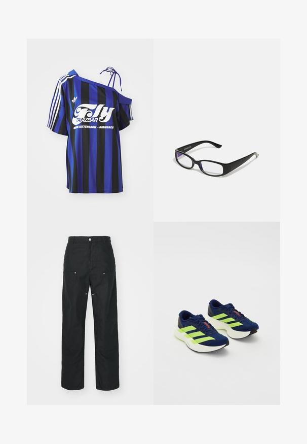 Blå og svart stripete oversized skjorte med én av skulderen-design, med hvit trykt tekst og tre hvite striper på ermet.; Svarte bukser med rett ben-design, laget av et strukturert stoff. Har dekorativt sølvtilbehør og unike sømdetaljer.; Mørkeblå joggesko med neongrønne striper, teksturert overdel, polstret hvit såle, snørebånd-design, og rød aksent på tungen.; Sorte rektangulære briller med klare linser. Glatt overflate, smale stenger og lilla nyanse synlig på kantene av linsene.