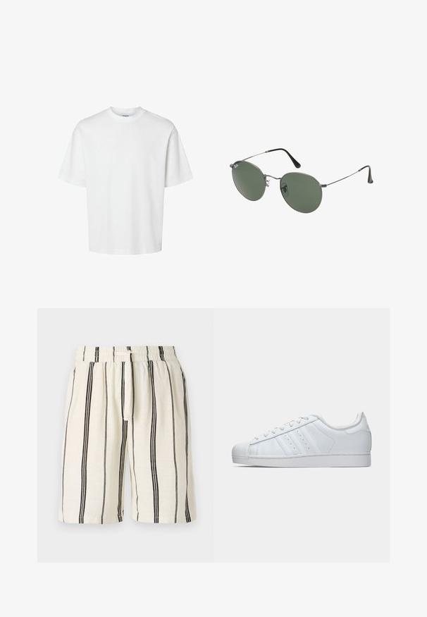Witte katoenen t-shirt met korte mouwen, ronde hals en een relaxed fit. Gladde textuur zonder zichtbare patronen of accenten.; Linnen shorts met een crèmekleurige basis en verticale zwarte strepen, elastische tailleband en trekkoord. Ontspannen pasvorm, knielang.; Witte leren sneaker met een getextureerde rubberen neus, drie zijstreepjes en een gevoerde kraag. Platte witte veters en een minimalistisch ontwerp.; Metalen zonnebril met ovale groene lenzen. Dunne zilveren metalen rand en zwarte oorstoppers. Minimalistisch ontwerp, zonder zichtbare logo's.