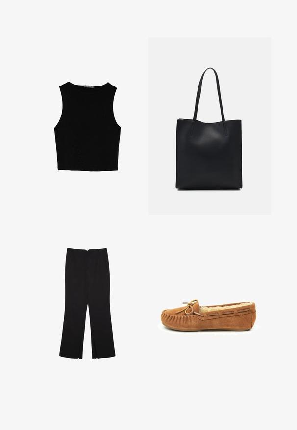 Zwarte mouwloze crop top van soepel materiaal, met een ronde hals en een schone, eenvoudige uitstraling zonder patronen of hardware.; Zwarte broek met een rechte pasvorm, voorzien van zijzakken en plooien aan de onderzijde. Gemaakt van zachte, gladde stof. Geschikt voor verschillende gelegenheden.; Bruine suède moccasin pantoffel met een voering van bont, een strikaccent op de teen en decoratieve stiksels langs het bovenwerk. Platte rubberen zool.; Zwarte leren handtas met een gladde textuur, rechthoekige vorm en twee lange handvaten. Geen zichtbare hardware of versieringen.