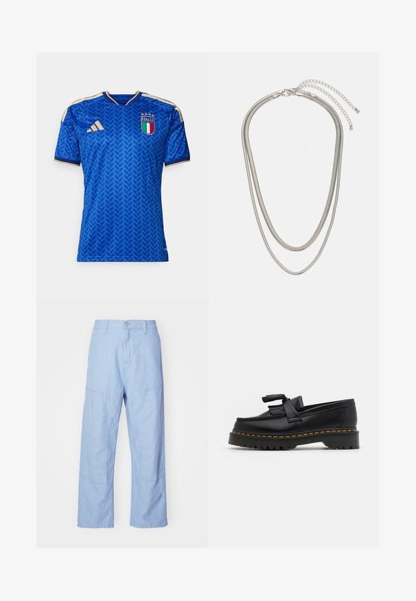 Blauw voetbalshirt met een gestructureerd bladerenpatroon, gouden accenten en een v-hals. Bevat het embleem van het Italiaanse nationale team op de linkerborst.; Lichtblauwe linnen broek met een relaxte pasvorm, voorzien van flapzakken en zichtbare stikseldetails. De stof heeft een zachte, textuurrijke uitstraling.; Zwarte leren loafers met een franjesaccent, voorzien van een dikke zwarte zool en gele stiksels langs de rand. Gevoelige afwerking.; Driedelige zilveren metalen halsketting met slanke, flexibele kettingen met een lichte glans, beveiligd met een karabijnhaak en een verstelbare ketting.