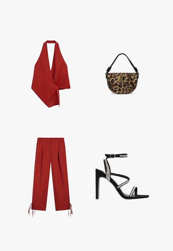 Červená lněná šála s hlubokým výstřihem do V. Lehká, strukturovaná tkanina se asymetricky skládá a má surový okraj.; Červené široké kalhoty s elastickým pasem a šňůrkami na spodním okraji, vyrobené z lehkého materiálu.; Černé semilové sandály na vysokém podpatku s křížovými pásky a štíhlým páskem kolem kotníku. Obsahují akcenty z kamínků podél pásků. Otevřená špička.; Kabelka s leopardím vzorem a černými koženými uchy, s doplňkovým logem v zlaté barvě. Texturovaná tkanina a zaoblený tvar.