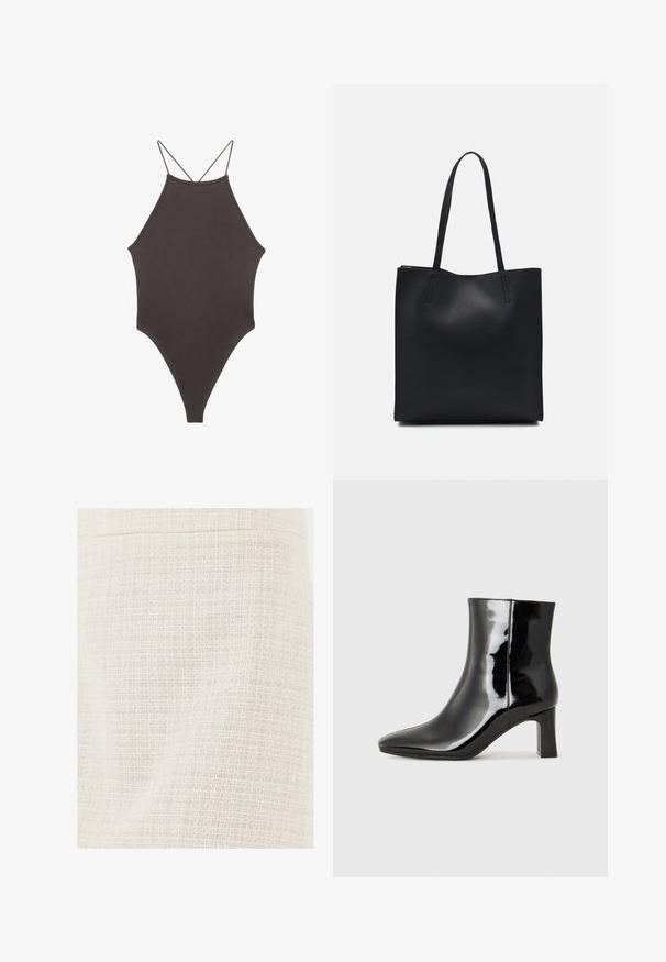 Costume da bagno intero marrone con collo alto e spalline sottili e regolabili; presenta una gamba alta e una texture liscia. Nessun motivo o decorazione.; Primo piano di un tessuto intrecciato color crema con un sottile motivo a griglia e fili testurizzati.; Stivaletto in pelle verniciata nera con punta a punta e tacco a blocco di altezza media. Texture liscia e design minimalista.; Borsa tote in pelle nera con texture liscia, forma rettangolare e due manici lunghi. Nessun hardware o decorazione visibile.
