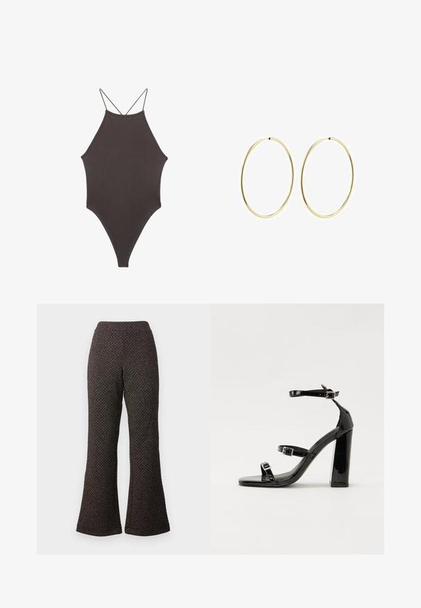 Hnedé, vysoký krk jednodielne plavky s tenkými, nastaviteľnými ramienkami; s vysokým strihom na nohách a hladkým povrchom. Bez vzorov alebo ozdôb.; Čierne zvonové nohavice vyrobené z textúrovaného materiálu s vzorovaným tkaním, s vysokým pásom a širokými nohavicami.; Čierne lakované sandále na podpätku so štvorcovou špičkou, navlečenými remienkami okolo členku a striebornými prackami. Disponujú masívnym blokovým podpätkom pre stabilitu.; Zlaté kruhové náušnice s hladkým, zaobleným dizajnom. Tenké a ľahké, s nepřerušeným okruhom bez akýchkoľvek ozdôb.
