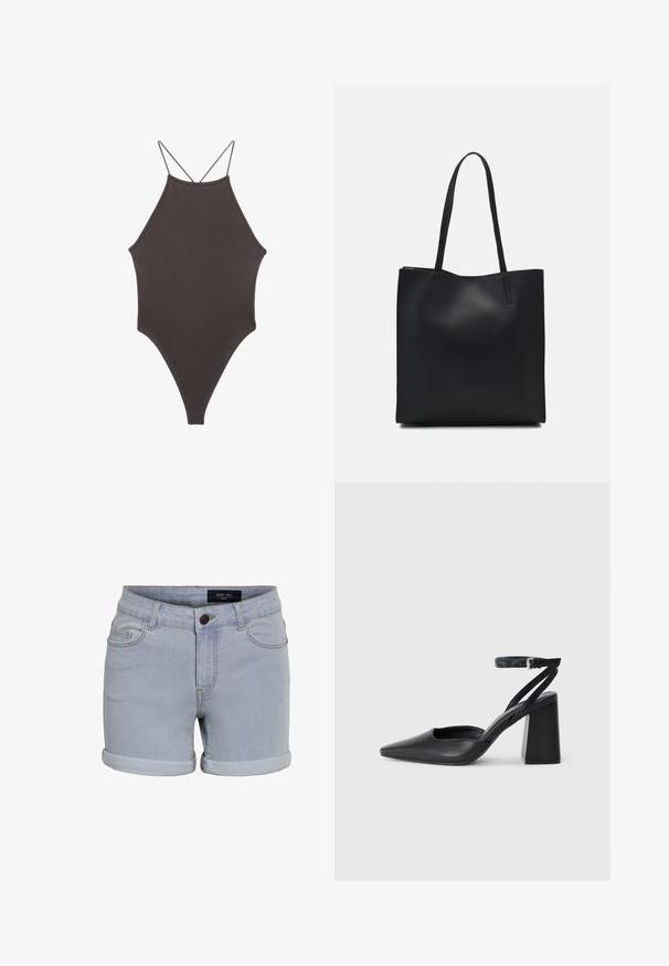Hnědé, jednodílné plavky s vysokým krkem a tenkými, nastavitelnými ramínky; mají vysoký střih nohavic a hladkou texturu. Žádné vzory ani ozdoby.; Svetle modré džíny šortky s ohrnutými lemy, z pěti kapes a se zapínáním na knoflík. Látka má hladký povrch a jemné švy.; Černé kožené lodičky se špičatou špičkou, kotníkovým páskem a silným podpatkem. Hladká textura, elegantní design a minimalistická estetika.; Černá kožená taška přes rameno s hladkým povrchem, obdélníkovým tvarem a dvěma dlouhými uchy. Žádné viditelné kování ani ozdoby.
