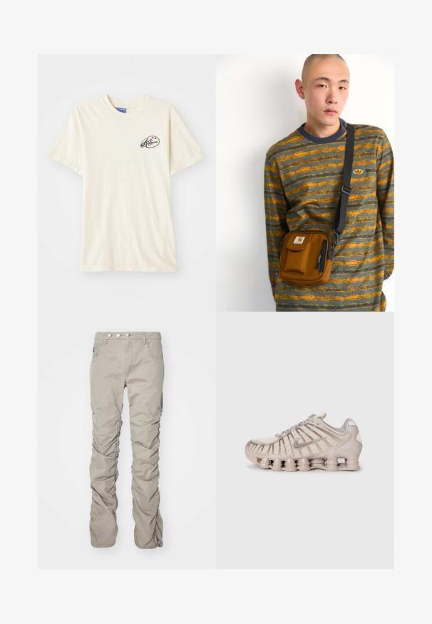 Crème-kleurig katoenen T-shirt met een ronde halslijn en korte mouwen. Bevat een klein logo in zwart en gekleurde stippen op de linkerkant van de borst.; Beige, textuurstof broek met een gerimpeld ontwerp, voorzien van een knoopsluiting, vijf zakken en een rechte pijp.; Lichtbeige sportschoen met een bovenwerk van mesh, een gestructureerd ontwerp en een kenmerkende gevoerde zool met cilindrische secties.; Bruine stoffen schoudertas met rits en voorvak; gedragen over een grijs en oranje gestreepte lange mouw shirt met logo patch.