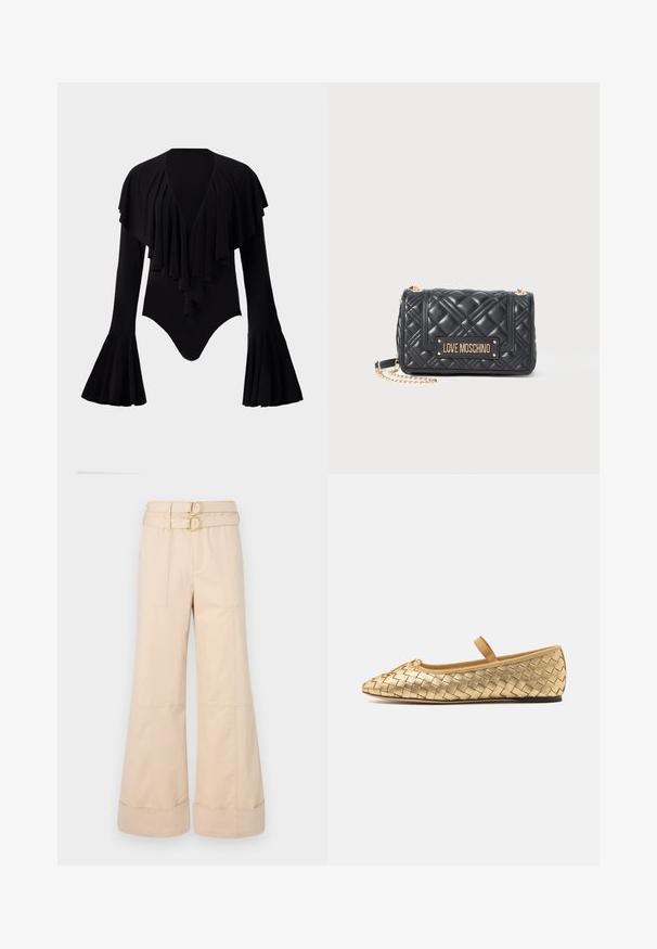 Body a maniche lunghe nero con scollatura a V profonda, design a strati con ruches sul petto e maniche a campana. Tessuto liscio e elastico.; Pantaloni beige a gamba larga con vita alta, dotati di due fibbie circolari dorate e tasche frontali; tessuto in cotone liscio con risvolti.; Loeffler Randall LEONIE SOFT BALLET FLAT - Ballerine con cinturino - gold; Borsa Love Moschino nera trapuntata con tracolla in catena dorata e placca con logo dorato sulla patta frontale.