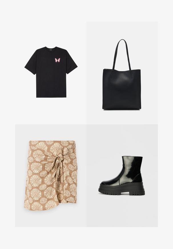 Svart bomulls T-skjorte med korte ermer, med en liten rosa sommerfugl grafikk på venstre bryst. Crew-neck design med en avslappet passform.; Brunmønstret omslagsskjørt med store kremblomsterdesign, bundet i livet med en knute, laget av lett stoff.; Svart, blank ankelstøvel med tykk såle og rund tå, sett fra siden på en enkel, lys grå bakgrunn.; Svart lær tote bag med glatt tekstur, rektangulær form og to lange håndtak. Ingen synlige deler eller dekorasjoner.