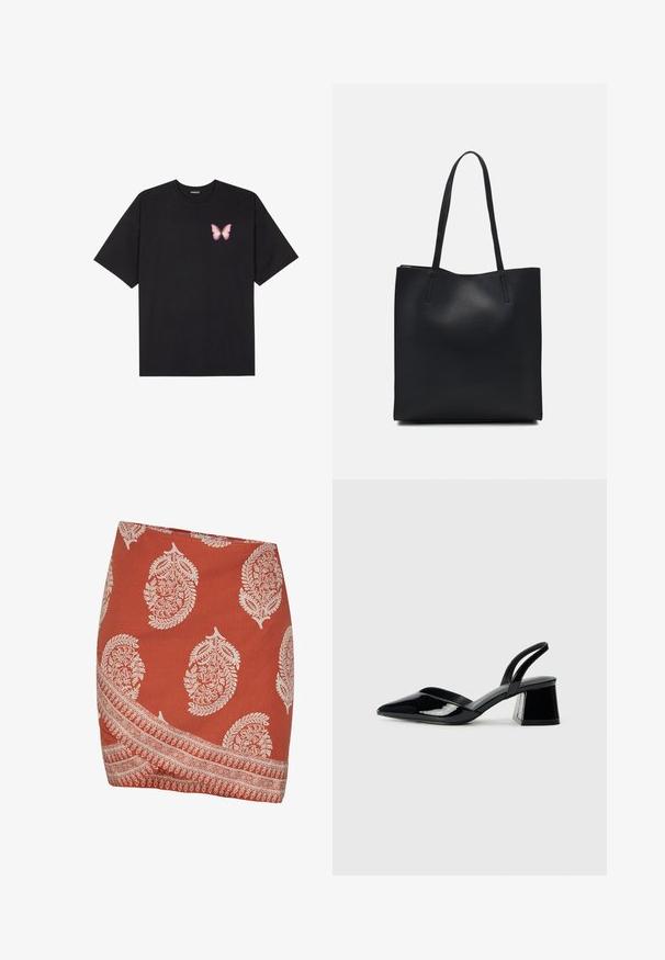 Čierne bavlnené tričko s krátkymi rukávmi, s malým ružovým motýlikom na ľavej hrudi. Design s okrúhlym výstrihom a uvoľneným strihom.; Skirt v rustovej farbe s bielymi vzormi paisley a kvetinovými motívmi. Má diagonálny lem a zložitý okrajový dizajn pozdĺž dolného okraja.; Čierne lakované kožené sandálové podpätky s špicatou špičkou a geometrickým blokovým podpätkom. Disponujú elegantným, minimalistickým dizajnom a hladkým povrchom.; Čierna kožená taška na rameno s hladkým povrchom, obdĺžnikovým tvarom a dvoma dlhými uchami. Bez viditeľného kovania alebo ozdôb.