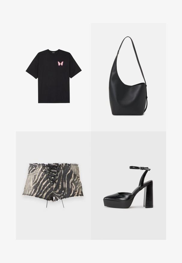 Schwarzes Baumwoll-T-Shirt mit kurzen Ärmeln, das ein kleines pinkes Schmetterlingsmotiv auf der linken Brust zeigt. Crewneck-Design mit einem entspannten Schnitt.; Denimshorts mit einem schwarz-beigen Zebra-Print, mit einer Schnürung vorne, fransigem Saum und Taschen auf jeder Seite.; Schwarze Plateau-High Heels mit spitzem Zeh und verstellbarem Knöchelriemen. Gefertigt aus glattem Leder und mit einem klobigen Blockabsatz.; Schwarze Leder-Hobo-Tasche mit einer glatten Textur, geschwungener Form und einem einzelnen verstellbaren Tragegurt; verfügt über eine weite Öffnung am oberen Ende.