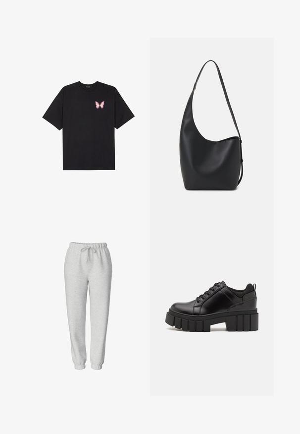 Fekete pamut póló rövid ujjakkal, bal mellkason egy kis rózsaszín pillangó grafikával. Kerek nyakú kialakítás, laza fazonnal.; Világosszürke melegítőnadrág puha, rugalmas anyagból, elasztikus derékrésszel és állítható zsinórral; tapered (kecses) fazon, szűkített bokákkal.; Fekete bőr platform cipők vaskos blokk sarkakkal, kerek orral és hagyományos fűzős kialakítással. Simára csiszolt felület és minimális részletezés jellemzi.; Fekete bőr hobo táska sima textúrával, ívelt formával és egyetlen állítható pánttal; széles nyílás található a tetején.
