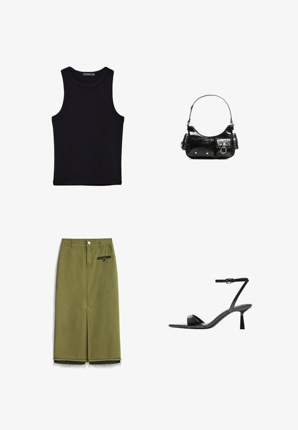 Schwarzes Tanktop aus Baumwolle mit rundem Halsausschnitt und weiten Armöffnungen. Glatte Textur mit genähten Säumen. Klassisches, minimalistisches Design.; Olivgrüner, knielanger Rock mit einem Schlitz vorne, Reißverschlusstasche und fransigem Saum. Aus strapazierfähigem Stoff mit glatter Textur gefertigt.; Bershka High Heel Sandalette - black; Schwarze Lackleder-Handtasche mit geschwungenem Design, einem Schulterriemen, Vordertaschen und silberfarbenen Hardware-Akzenten.