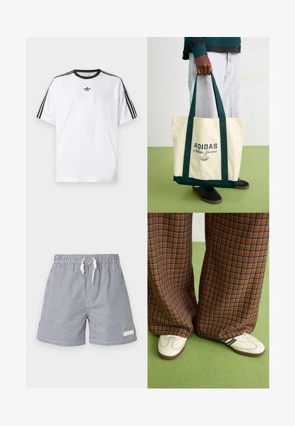Weißes T-Shirt aus Baumwolle mit einem schwarzen, runden Halsausschnitt und drei schwarzen Streifen auf jeder Schulter. Kleines schwarzes Logo auf der Brust.; Gestreifte Badeshorts in Navy und Weiß. Hergestellt aus leichtem Material mit elastischem Bund, Kordelzug und seitlichen Taschen.; Braun und blaue Karohosen mit weitem Bein, kombiniert mit weißen Schuhen mit schwarzen Akzenten und strukturierten Sohlen, vor einem grünen Hintergrund.; Person, die eine beige Adidas Einkaufstasche mit dunkelgrünen Griffen hält, trägt hellgraue Hosen und schwarze Sneakers auf einem grünen Boden.