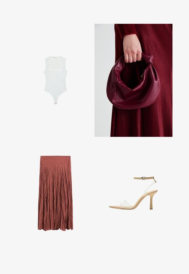 Weißer Body mit quadratischem Ausschnitt, ärmellosem Design, glatter Textur und Druckknopfverschluss am Boden. Schlichter und minimalistischer Stil.; Rostfarbener, langer, plissierter Rock aus leichtem Stoff. Verfügt über einen glatten Taillenbund und eine vertikale Struktur im gesamten Rock.; Durchsichtige Sandale mit transparentem Obermaterial, beigem Fußbett und einem schlanken Knöchelriemen. Sie hat eine spitz zulaufende Zehenpartie und einen dünnen, hohen Absatz.; Burgunderleder-Handtasche mit einem weichen, gerafften Design und einer gerundeten Form. Der Griff ist gesichert und zeigt eine glatte Textur.