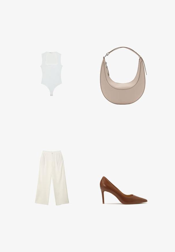 Bijela bodi s kvadratnim izrezom, bez rukava, glatke teksture i kopčanjem na dnu. Jednostavan i minimalistički stil.; Hlače širokih nogavica od kremaste tkanine s glatkom teksturom, s jednim prednjim gumbom, suptilnim plitvicama i visokim strukom.; Smeđe kožne cipele s visokom potpeticom i špicastim vrhom, s glatkom teksturom i elegantnim siluetom, visinom od otprilike 7,5 cm.; Bež kožna torba za rame u obliku polumjeseca, glatke teksture i s jednim zakrivljenim ručkom. Sadrži zatvor na zip i uredno šivenje.