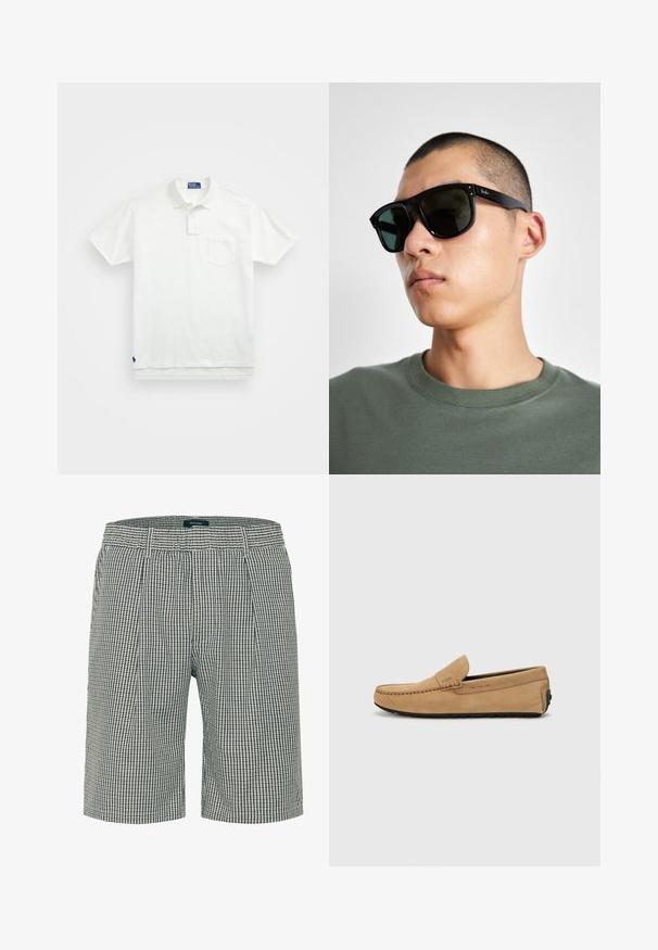 Bijela polo majica napravljena od pamuka, s klasičnom ovratnikom, trodijelnim zakopčavanjem i džepom na lijevoj strani prsiju; mali logo na rubu.; Muške krojene kratke hlače u mornarsko plavom i krem uzorku kariranog dizajna. Imaju ravni prednji dio, dva bočna džepa i pojas s petljama za remen.; Bež mokasinke od suede s ušivenim prstom, dizajnom za lako obuvanje i crnom gumiranom potplatom. Ima diskretnu oznaku s strane.; Crne pravokutne sunčane naočale s tamnim lećama, koje imaju upečatljiv oblik i brend na ručki. Nosene od strane osobe u zelenoj košulji.
