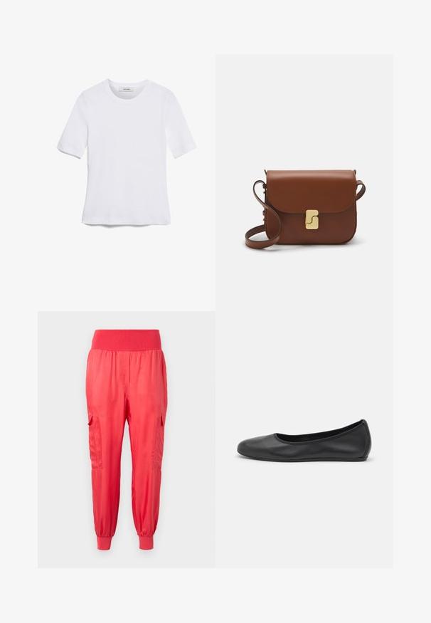 Bela kratka majica s kratkimi rokavi iz rebrastega materiala. Okrogla ovratnica, običajen kroj in subtilni šivi. Brez vzorcev ali grafik.; Rdeče satenske hlače za jogging z širokim elastičnim pasom, stranskimi žepi in elastičnimi manšetami na gležnjih. Gladka površina z rahlim sijajem.; Črne usnjene balerinke z zaobljenim nosom, gladko teksturo, minimalnimi šivi in fleksibilno zasnovo podplata.; Rjava usnjena torbica s poklopcem, zlato obarvani okovi, naramnica in gladka tekstura. Kompaktna pravokotna oblika.