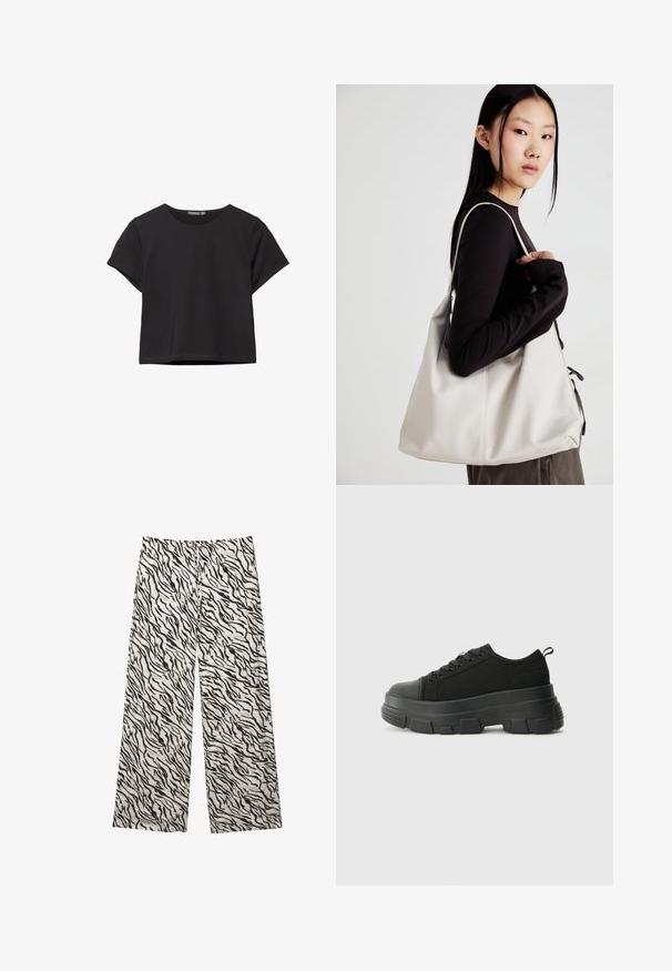 Sort kortærmet crop top lavet af blødt stof, med rund halsudskæring og en afslappet pasform med en ren nederste kant.; Vidde bukser i en let stof med et sort og hvidt tigerstribet mønster. Elastisk talje med snøre detalje.; Sorte sneakers med en kraftig gummisål, tekstureret stofoverdel, rund tå og snørredesign. Har forstærkede snørrehuller og en trækkrog bagpå.; Beige håndtaske lavet af blødt materiale med et slouchy design, stikninger og to skulderremme. Velegnet til daglig brug.