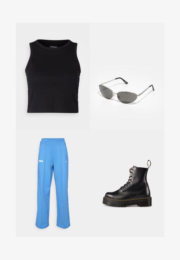 Top cropped preto canelado com gola redonda e design sem mangas. Feito de um tecido macio e elástico, apresentando bordas limpas e com bainha.; Calças de fato azuis com uma cintura elástica, pernas retas, bolsos laterais e um emblema no lado esquerdo da coxa. Textura de tecido suave e macia.; Botas de tornozelo em couro preto com atacadores, com uma sola robusta preta e costura amarela. Apresenta uma alça na parte de trás e ilhós metálicos circulares.; Óculos de sol com uma estrutura metálica prateada elegante, lentes cinzentas e um design aerodinâmico com bordas pontiagudas e hastes finas.; Saco tote acolchoado preto com uma grande abertura, formas curvas na superfície e uma etiqueta com texto amarelo e branco na parte da frente.