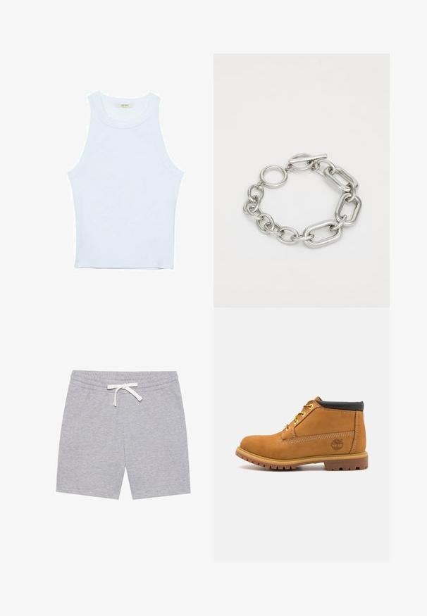 Biały top bez rękawów, prążkowana tekstura, okrągły dekolt, dopasowany krój, subtelne logo na metce wewnątrz obszaru kołnierza.; Szare bawełniane szorty z elastycznym pasem i białym sznurkiem do ściągania. Posiadają boczne kieszenie i miękką, gładką fakturę.; Beżowe zamszowe botki za kostkę z czarnym, tłoczonym kołnierzem, żółtymi oczkami i teksturowaną gumową podeszwą. Zawierają nadrukowane logo po boku.; Srebrna bransoletka łańcuszkowa z przeplatającymi się owalnymi i prostokątnymi ogniwami, zapinana na zapięcie toggle z okrągłym zawieszką. Gładka tekstura.