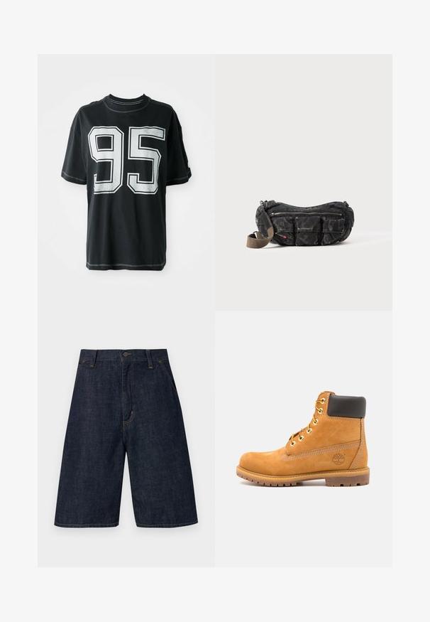 Čierne bavlnené tričko s krátkymi rukávmi, na prednej strane s bielou potlačou čísla "95" a kontrastným prešitím pozdĺž okrajov.; Tmavomodré džínsy s rovnými nohavicami, vybavené gombíkmi, piatimi vreckami a viditeľným žltým prešívaním pozdĺž švov.; Hnedé kožené členkové topánky s čiernym polstrovaním, zlatými očkami a štruktúrovanou podrážkou. Obsahujú kruhové logo na boku a akcenty v podobe šitia.; Čierna textilná taška s viacerými vreckami, štruktúrovaný povrch, zakrivený tvar a odnímateľný popruh. Zipsové uzávery a kontrastná farba popruhu.