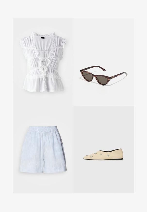 Biela blúzka s volánovými krátkymi rukávmi, textúrovanou tkaninou, hlbokým V-výstrihom so zaväzovaním vpredu a vrstvenými volánmi na spodnom leme.; Svetlo modré šortky s vertikálnymi bielymi a tmavomodrými pruhmi. Majú elastický pás a voľný strih. Vyrobené z mäkkého materiálu.; CLOSED Balerínky - ecru; Slnečné okuliare v tvare mačacích očí s tmavými sklami a kostnatým vzorom. Vyrobené z ľahkého plastu, so štíhlymi stranami a detailom loga.; Tkaná textilná taška olivovej farby s priestranným, zaobleným tvarom a jedným predĺženým uchom na nosenie. Štruktúrovaný povrch.