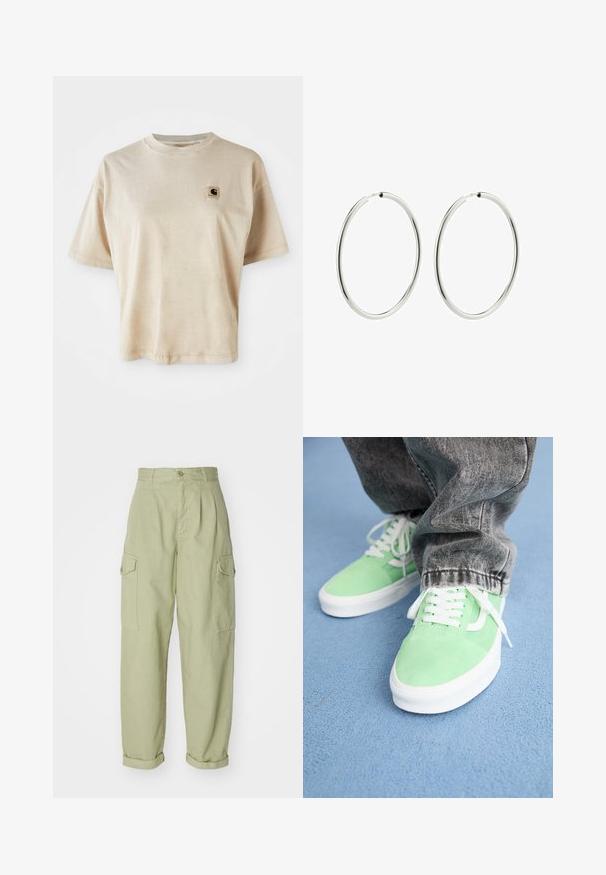 Bež pamukasta majica s opuštenim krojem, okruglim izrezom, kratkim rukavima i malim kvadratnim logom na lijevoj strani prsnog područja.; Svijetlozelene cargo hlače od pamučne tkanine. Imaju visok struk, uvijene manžete i dva bočna cargo džepa za dodatnu praktičnost.; Osoba u svijetlozelenim i bijelim tenisicama s bijelim vezicama i izblijedjelim crnim farmerkama stoji na plavom teksturiranom podu.; Srebrne kružne naušnice s glatkom, poliranom površinom. Kružni oblik, dosljedna širina, dizajnirane za laku kopču. Jednostavne i elegantne.