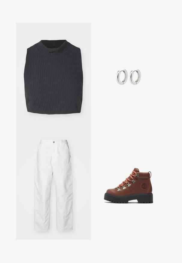 Lyhyttyynyt ribbipaita tummansinisenä, jossa on korkea kaula-aukko ja hienovarainen Nike-logon. Kankaan pinta on tekstuuri ja joustava.; Valkoiset cargo-housut, jotka on valmistettu denimi-materiaalista, rento istuvuus, sivutaskut ja näkyvät ompeludet. Yksinkertainen etuosa nappikiinnityksellä.; Ruskeat nahkaiset vaelluskengät, joissa on oranssit nauhat, metalliset silmukat ja kumipohja. Ominaisuuksiin kuuluu teksturoitu pinta ja logo sivussa.; Hopehope hopehope ni polido, yenye muundo wa duara na viungio visivyo na seams, vinavyoonyesha uso laini.